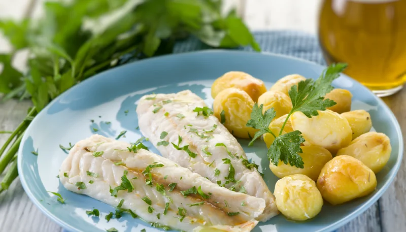 Darnes de cabillaud et pommes de terre persillées