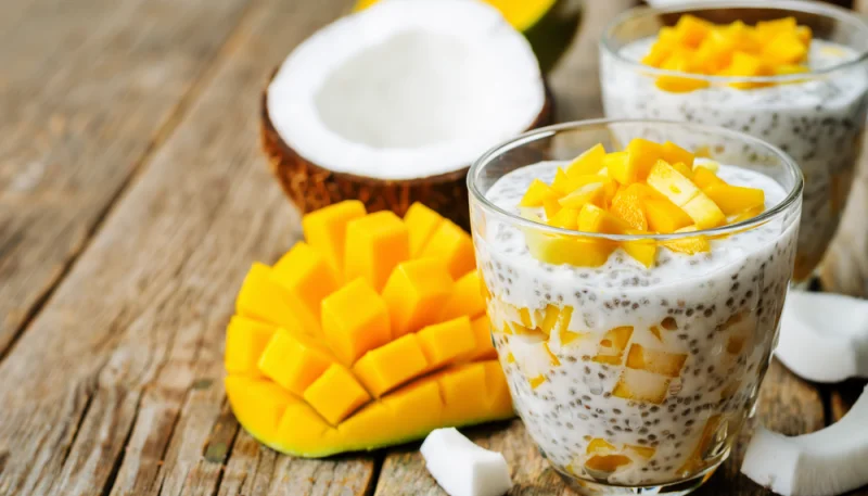 Crème de coco à la mangue et graines de chia