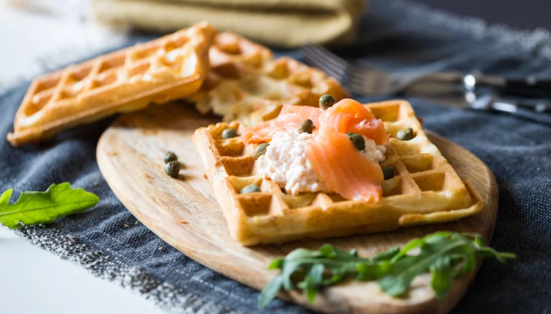 Gaufres au parmesan et truite fumée