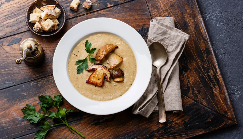 Velouté de champignons aux noisettes