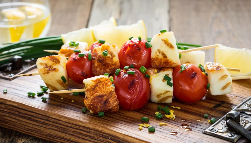 Brochettes tomate et halloumi au miel