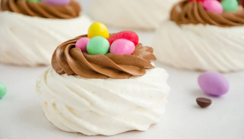 Nids de Pâques au chocolat façon pavlova
