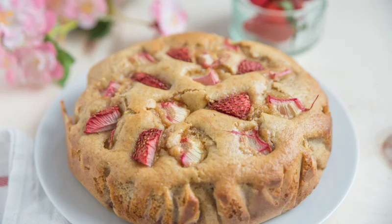 Sponge cake à la rhubarbe