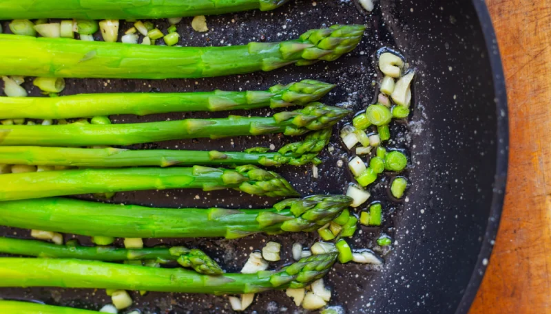 Asperges à la poêle