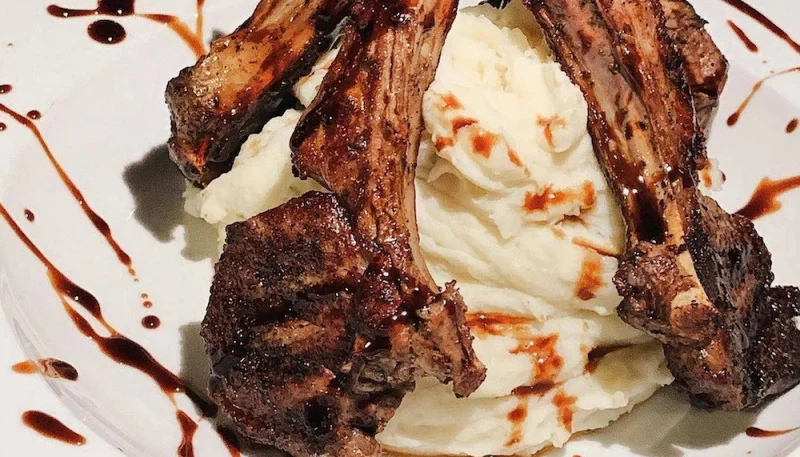 Côtelettes d'agneau au chocolat et épices