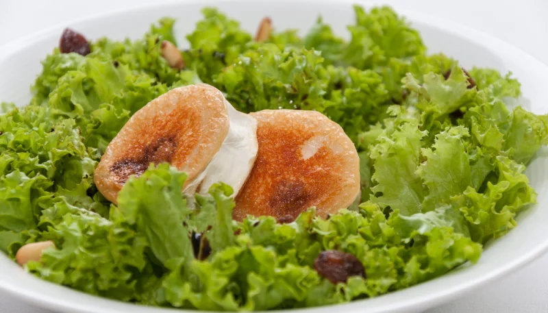 Salade de chèvre doré