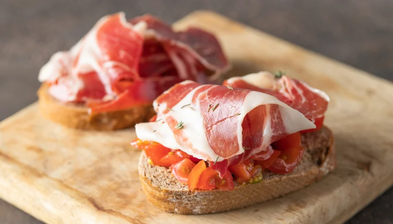 Bruschetta au jambon cru