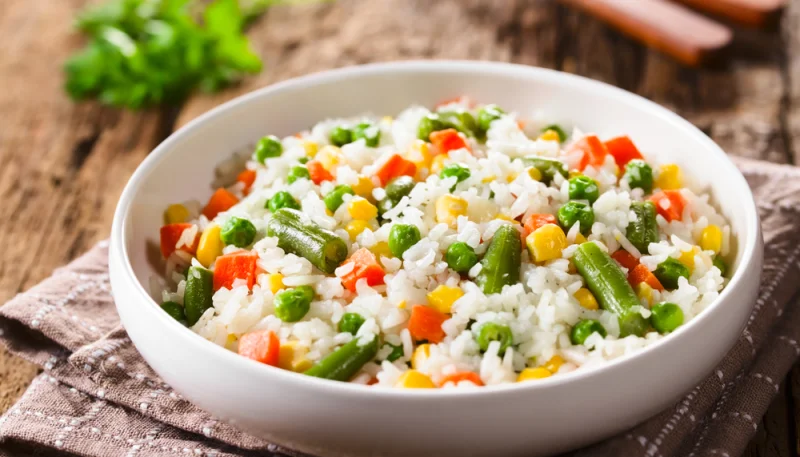 Salade de riz aux légumes d'été