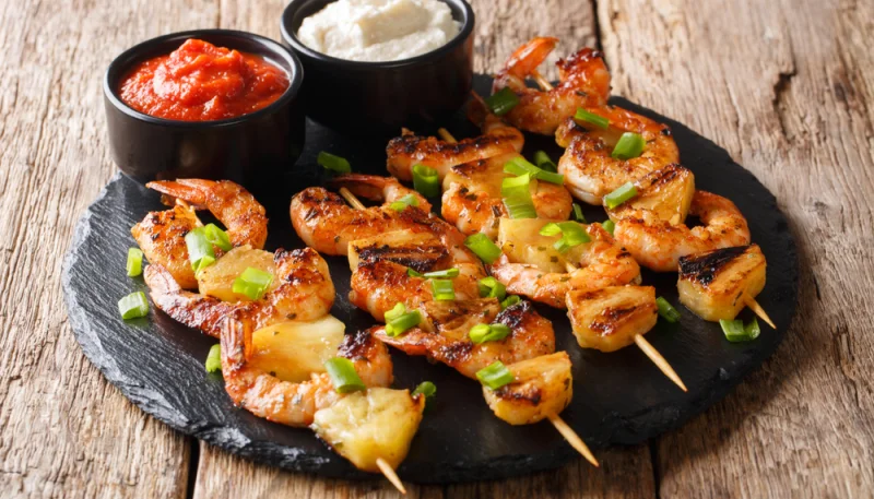 Brochettes de gambas et ananas