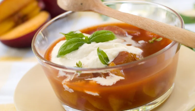Soupe de prunes au tilleul