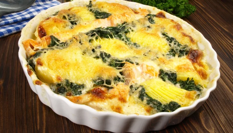 Gratin de pommes de terre, saumon et épinards
