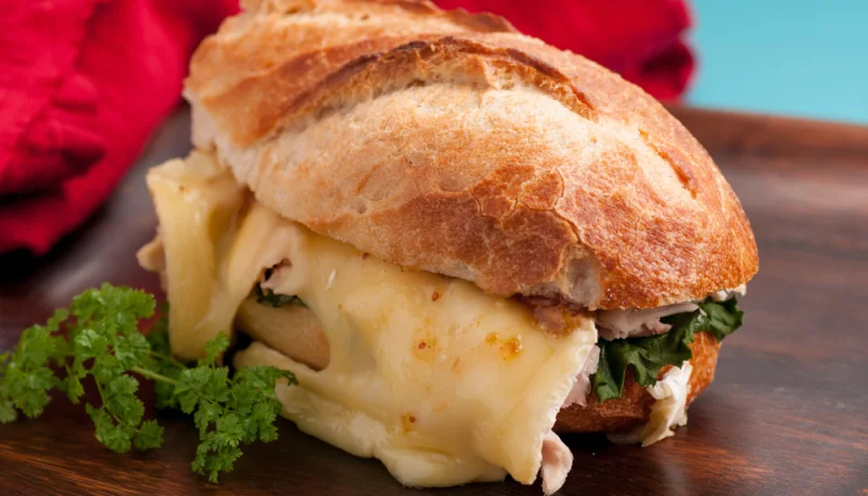 Sandwich chaud à la raclette