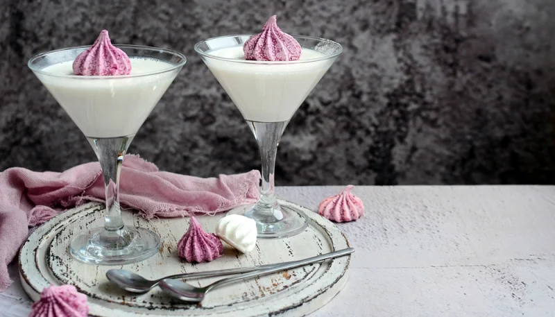 Mousse au citron et ses biscuits roses