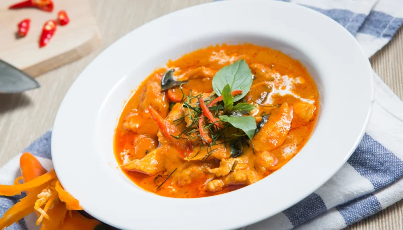 Poulet au curry rouge