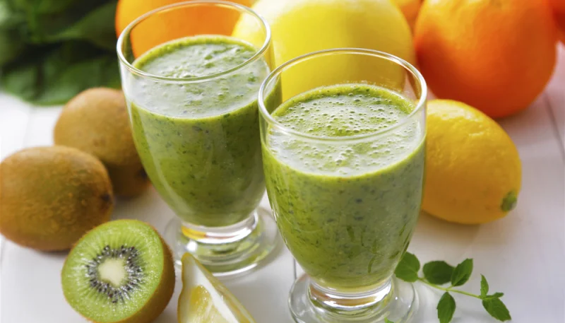 Smoothie kiwi, orange et pomme