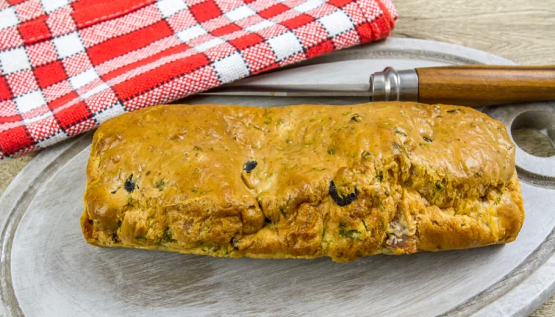 Cake au saumon et courgettes