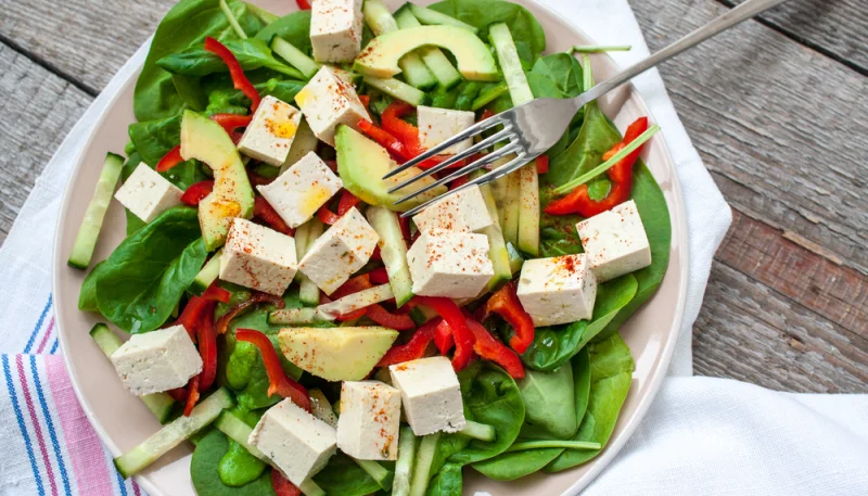 Salade d'épinards au tofu