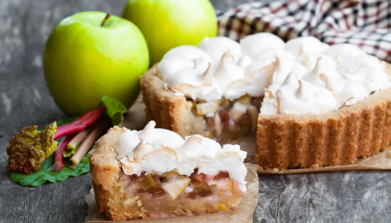 Tarte à la rhubarbe meringuée