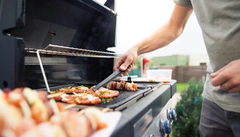 Les meilleurs barbecues à gaz les plus performants pour un été réussi