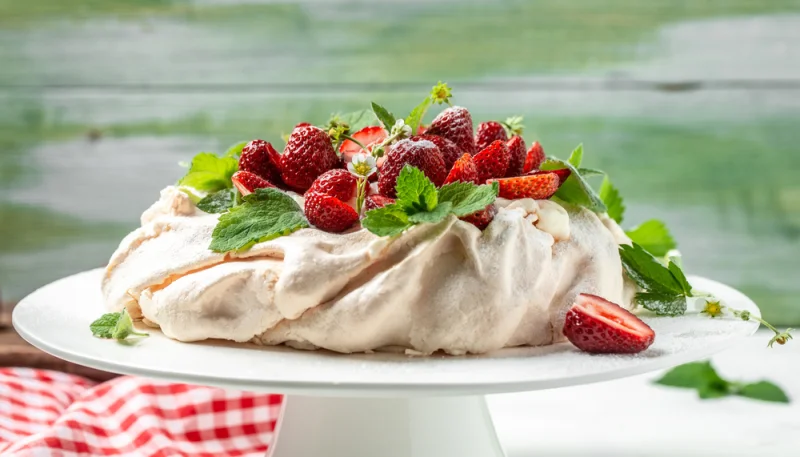 Pavlova aux fraises et pistaches