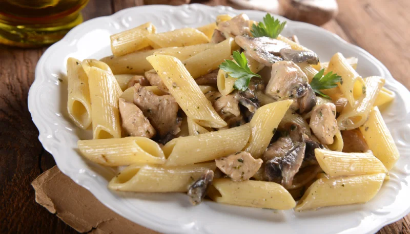 Poêlée de penne au poulet et légumes