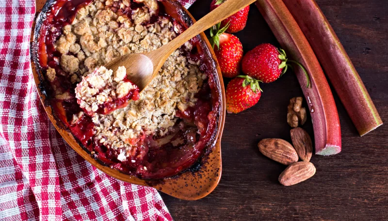 Crumble à la fraise et à la rhubarbe