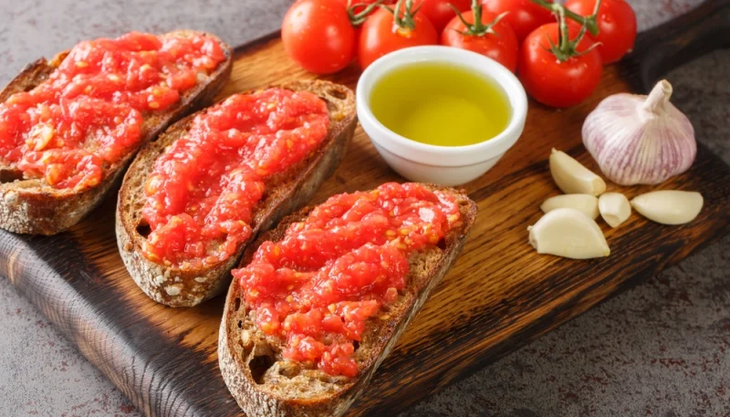 Pan con tomate