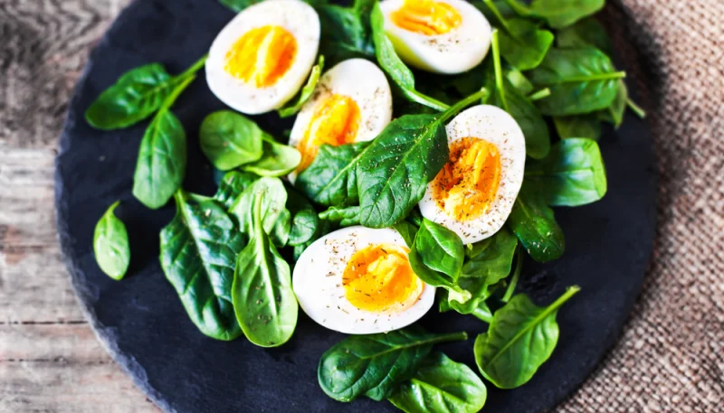 Salade aux oeufs mollets