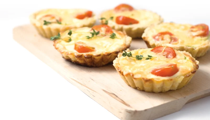 Tartelettes feuilletées aux légumes et à la mozzarella