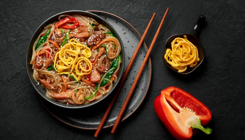 Japchae coréen