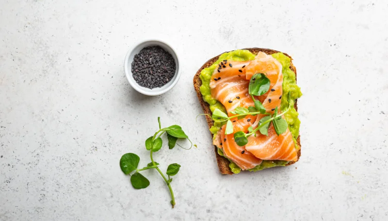 Toast avocat saumon