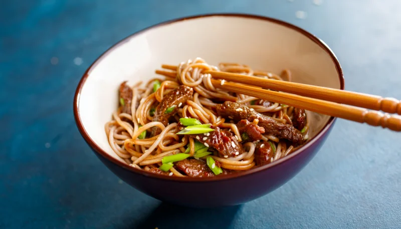 Nouilles sautées au bœuf