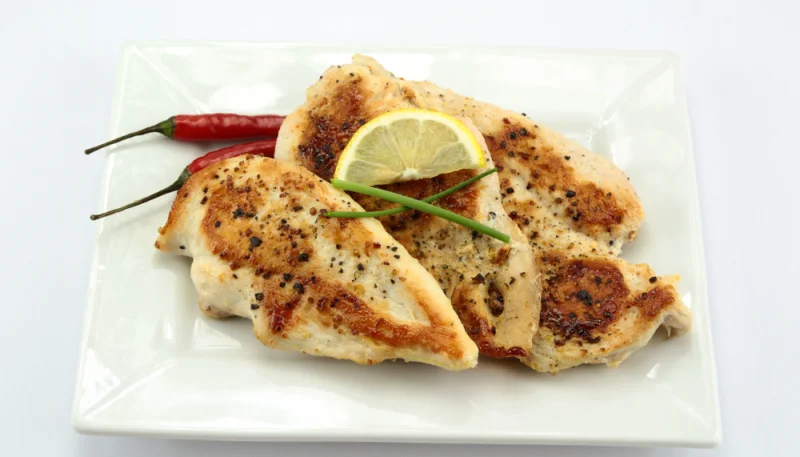 Escalopes de poulet marinées au citron