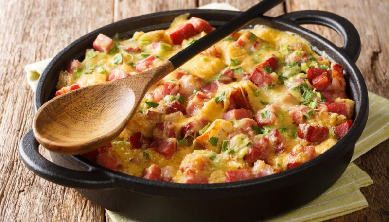 Omelette aux pommes de terre et aux lardons