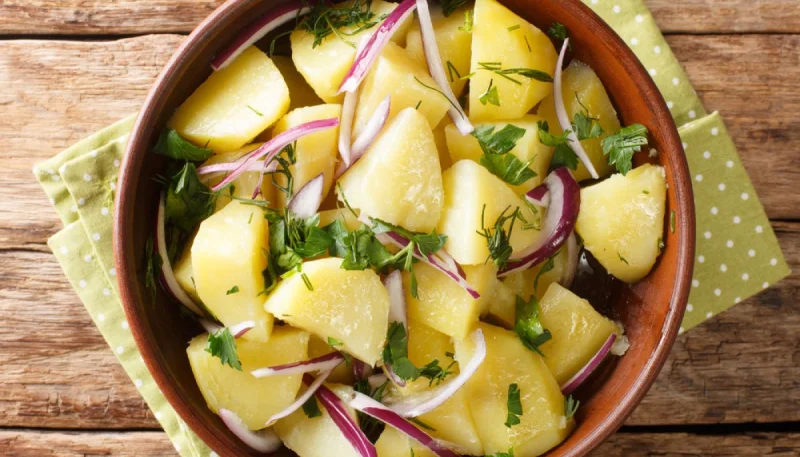 Salade de pommes de terre avec une vinaigrette légère