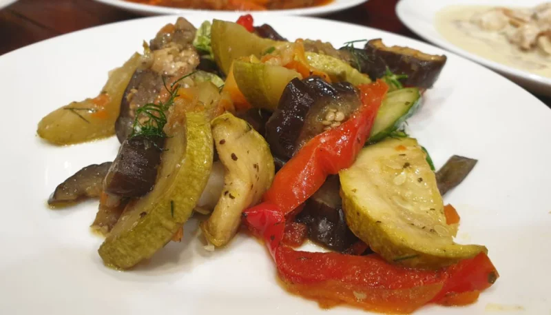 Chorizo grillé avec légumes sautés