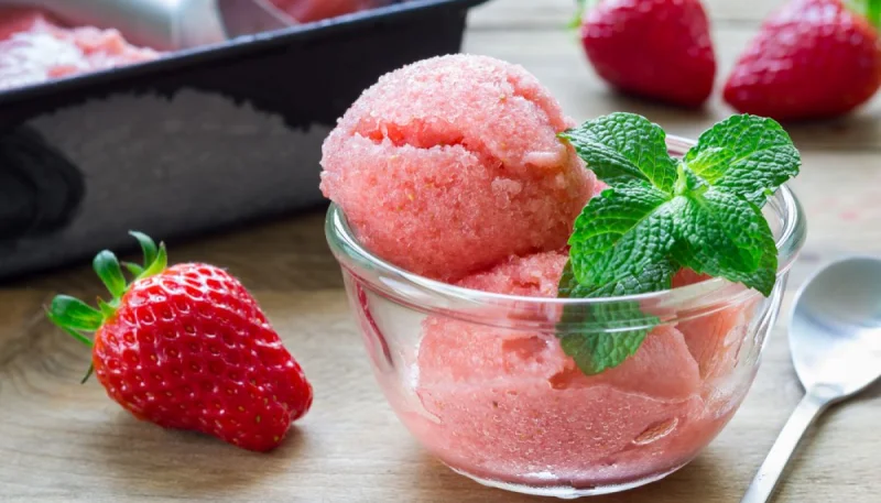 Glace aux fraises maison