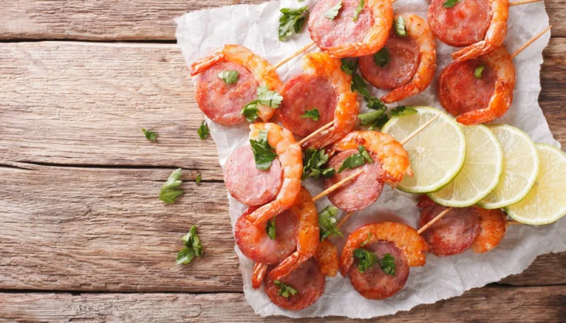 Mini brochettes de chorizo et de crevettes
