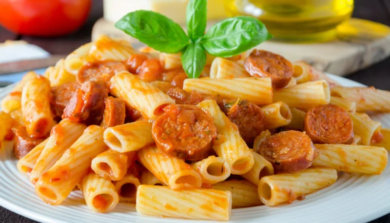 Pâtes à la sauce tomate et chorizo