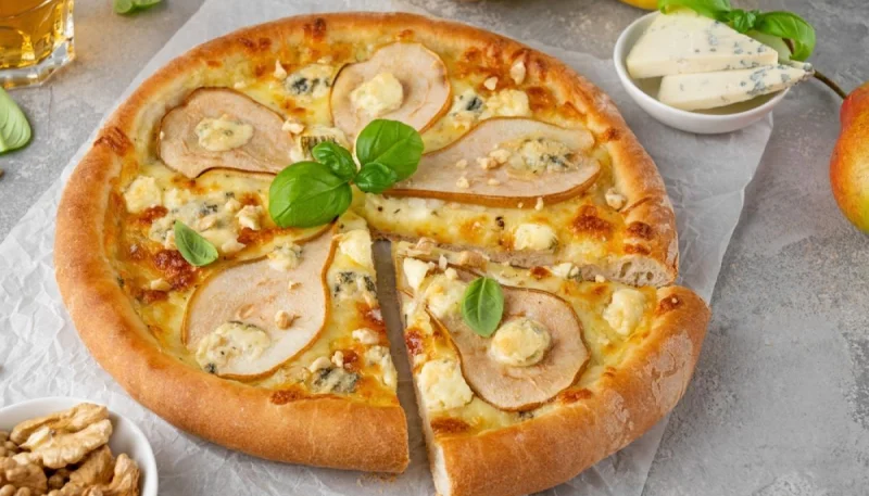 Pizza au fromage bleu et poire