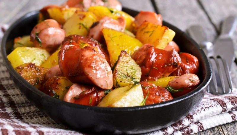 Poêlée de pommes de terre et de saucisses