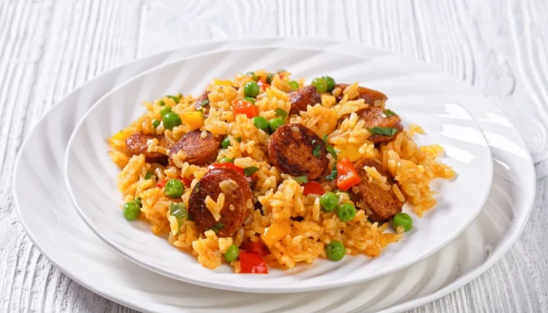 Poêlée de riz au chorizo et aux petits pois