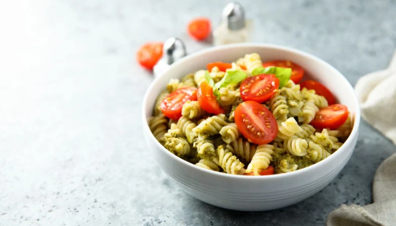 Pâtes au pesto et tomates cerises