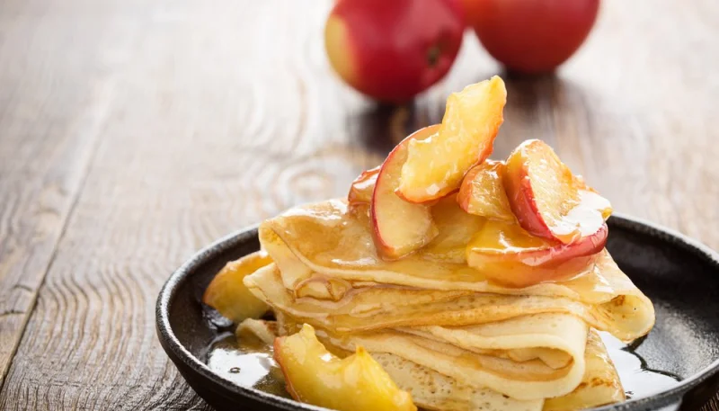 Crêpes aux pommes caramélisées