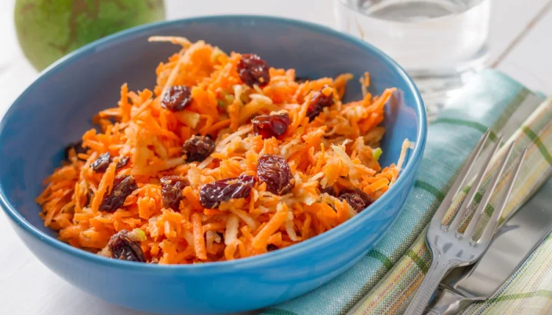Salade de carottes râpées et raisins secs