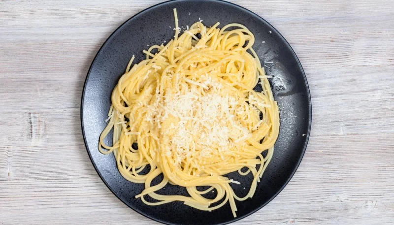 Spaghetti au beurre et parmesan