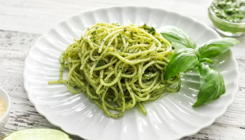 Spaghetti au pesto maison