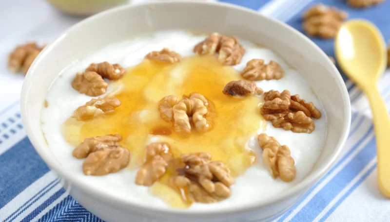 Yogourt avec miel et noix