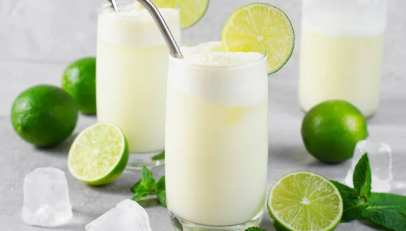 Frappé glacé de menthe et citron