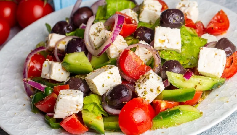 Salade grecque fraîche et légère